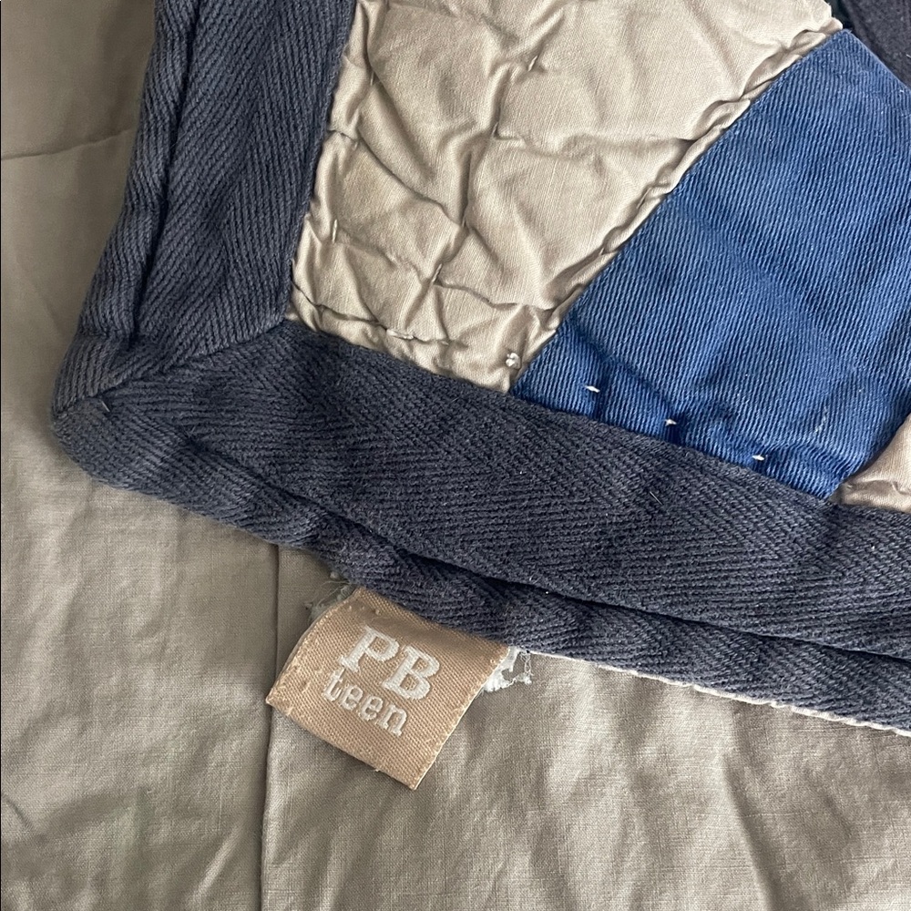 Pottery Barn Teen NHL Patchwork Quilt in Green, Gray, Cream - Picture 2 of 2